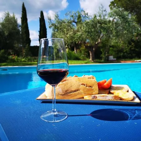 Διαμέρισμα Sunflower With Shared Pool Family Fun